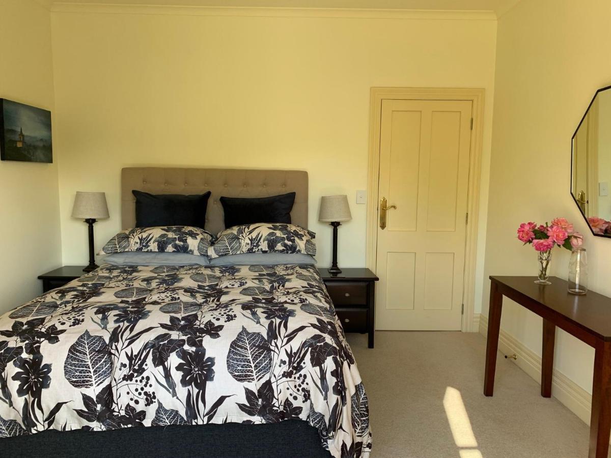 Pin Oaks Luxury Bed & Breakfast Palmerston North Eksteriør bilde