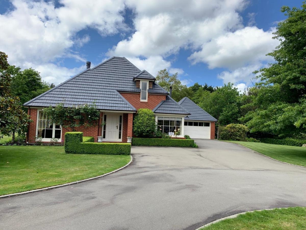 Pin Oaks Luxury Bed & Breakfast Palmerston North Eksteriør bilde