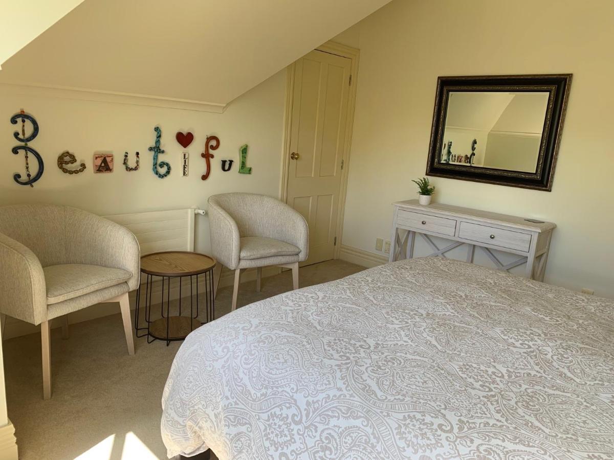 Pin Oaks Luxury Bed & Breakfast Palmerston North Eksteriør bilde